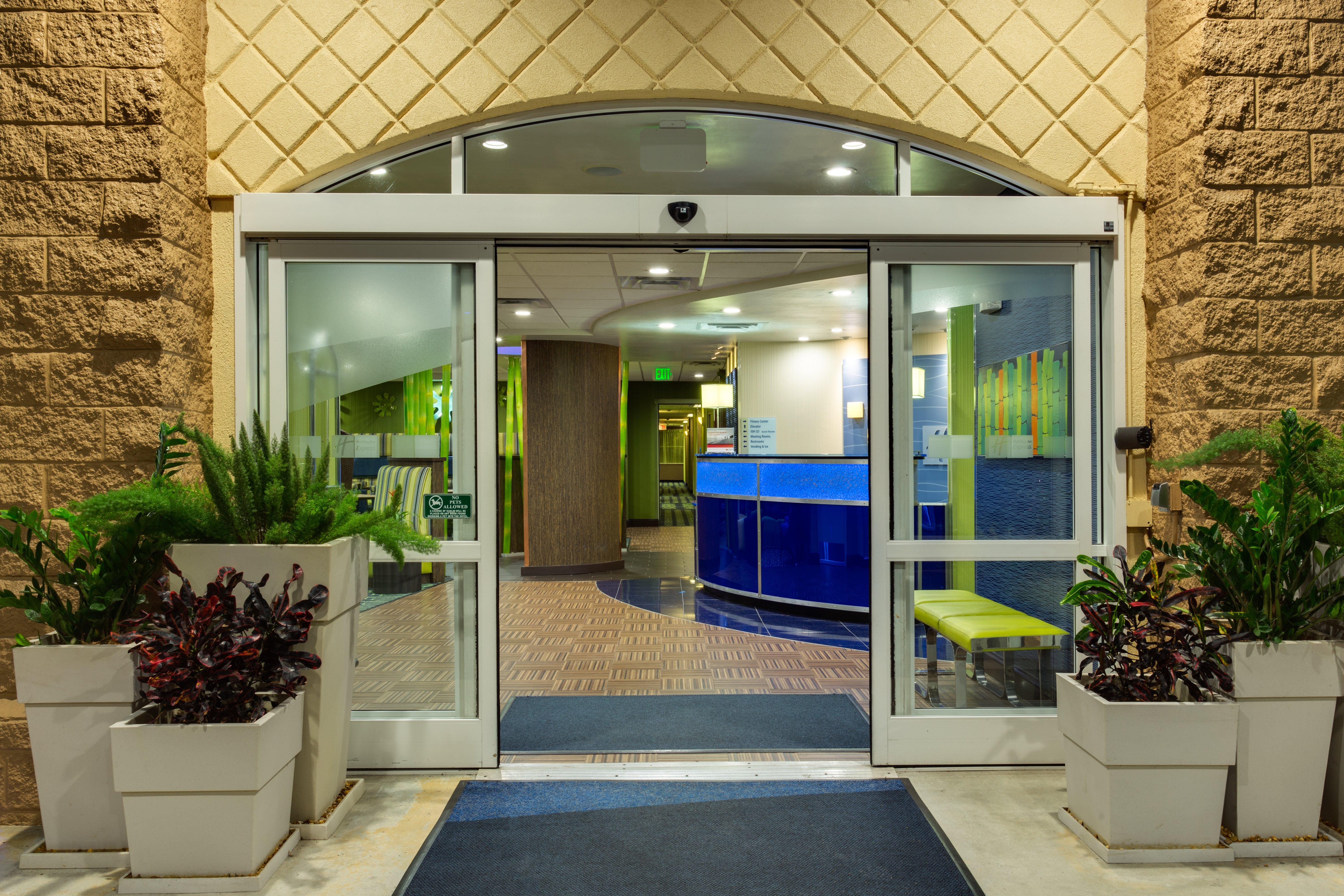 Holiday Inn Express & Suites Plant City By Ihg Exterior photo