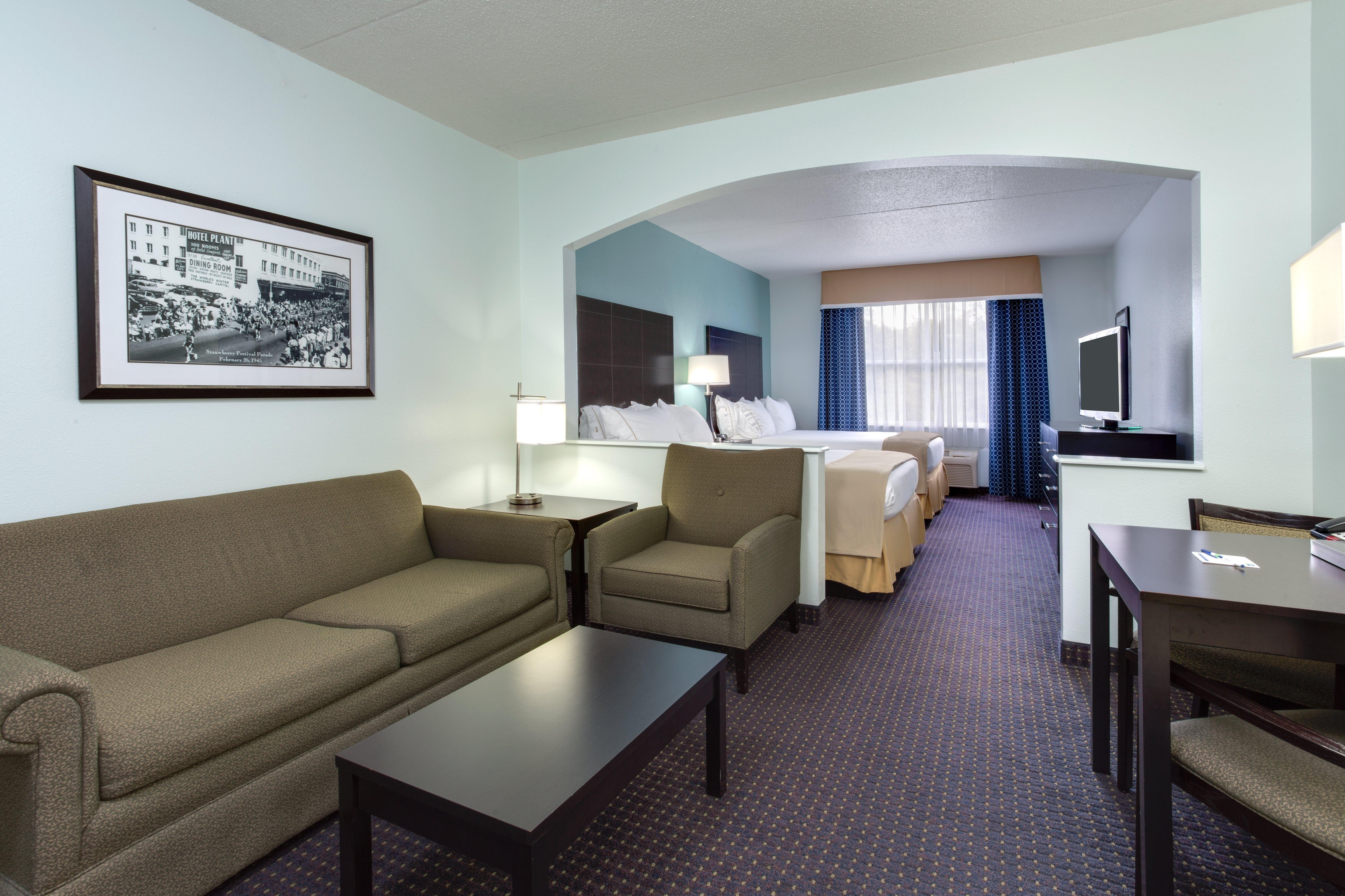Holiday Inn Express & Suites Plant City By Ihg Exterior photo
