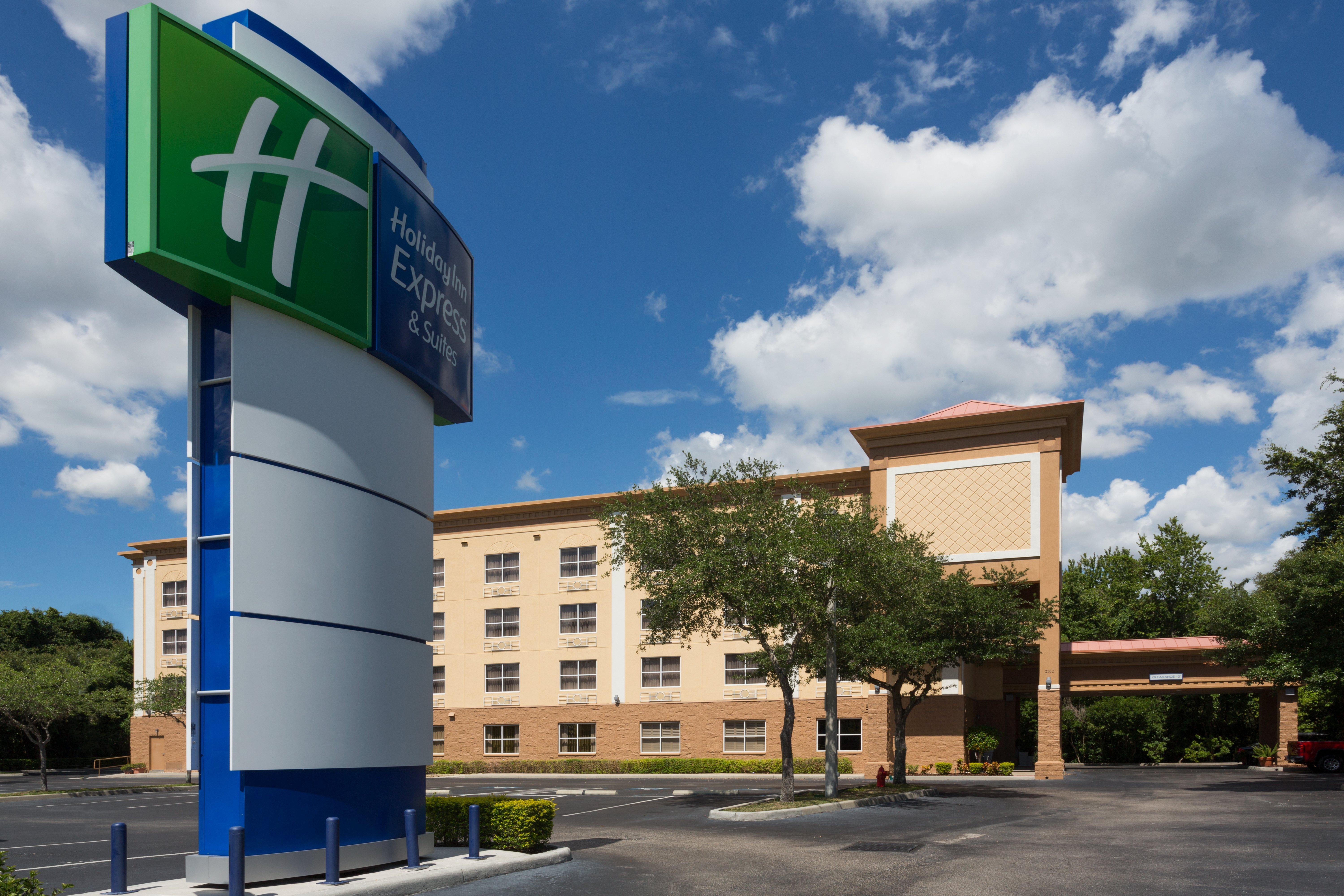 Holiday Inn Express & Suites Plant City By Ihg Exterior photo