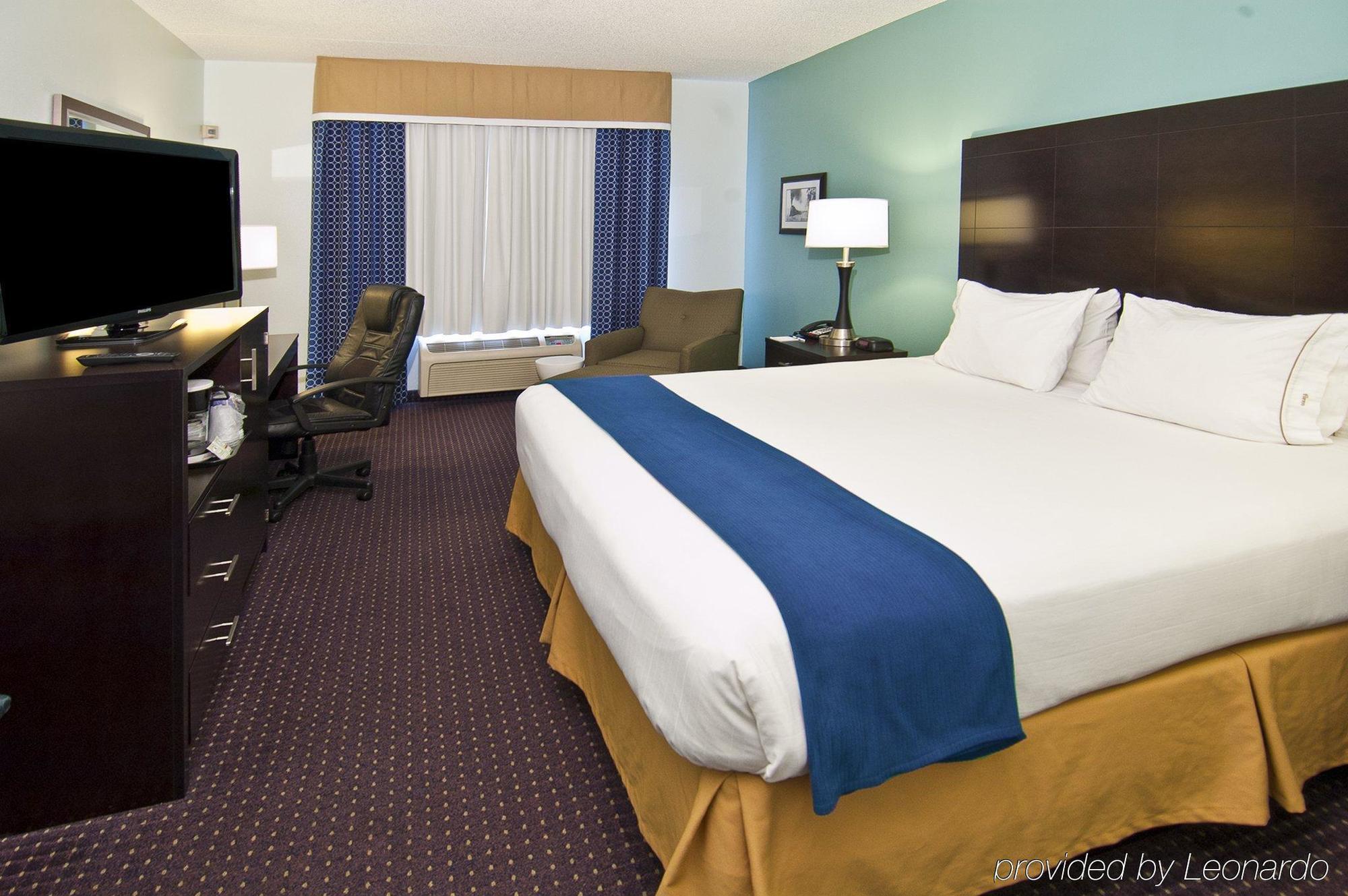 Holiday Inn Express & Suites Plant City By Ihg Exterior photo